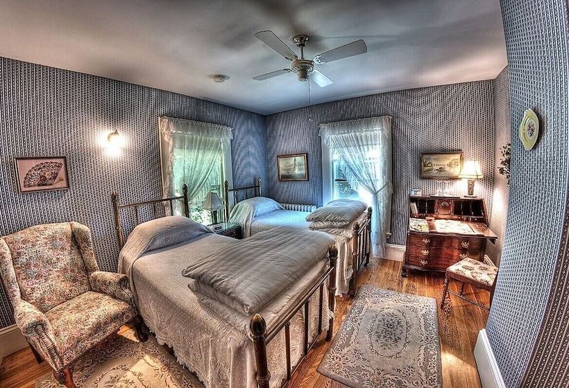 فندق The Jeweled Turret Inn