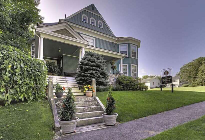 فندق The Jeweled Turret Inn