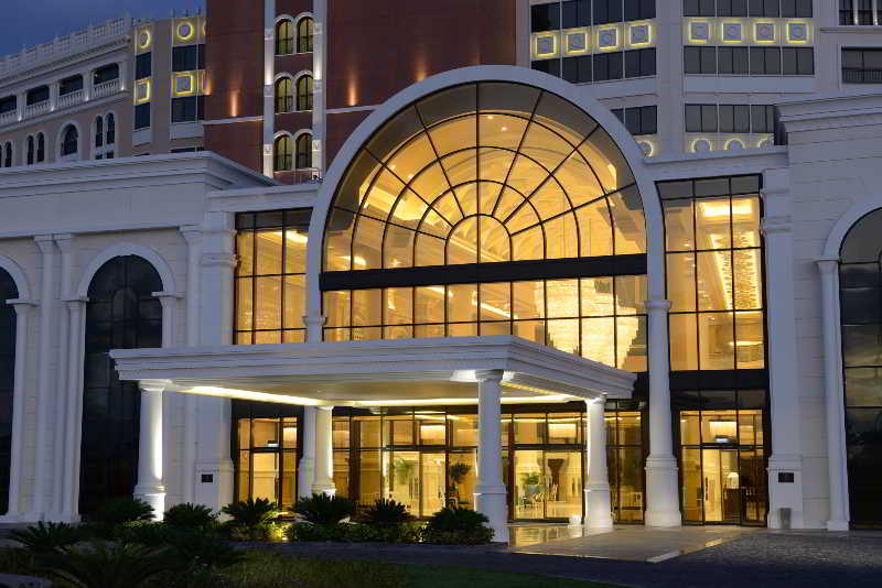 Отель The Ritzcarlton Abu Dhabi  Grand Canal