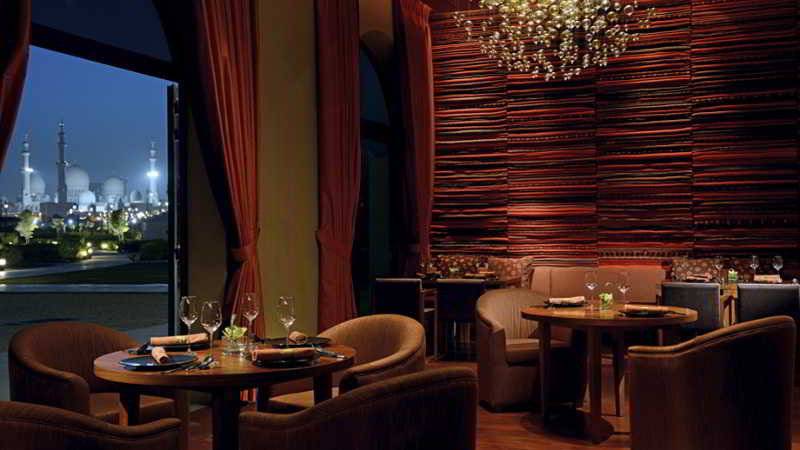 Отель The Ritzcarlton Abu Dhabi  Grand Canal