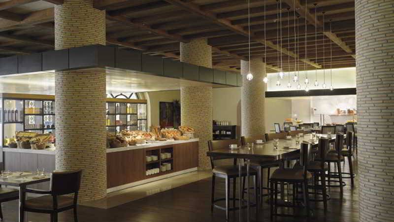 Отель The Ritzcarlton Abu Dhabi  Grand Canal