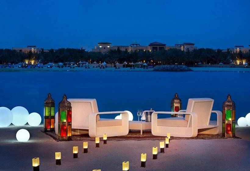 Отель The Ritzcarlton Abu Dhabi  Grand Canal