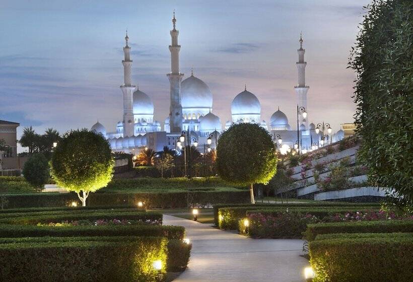 Отель The Ritzcarlton Abu Dhabi  Grand Canal