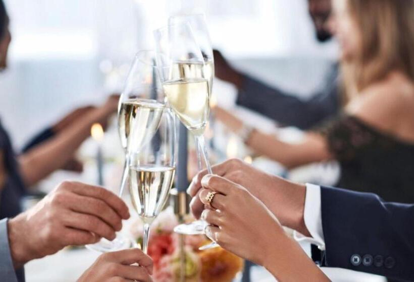 בית מלון כפרי The Westin Edina Galleria