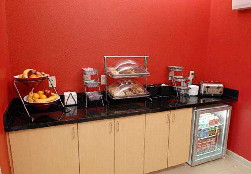 בית מלון כפרי Towneplace Suites Dayton North