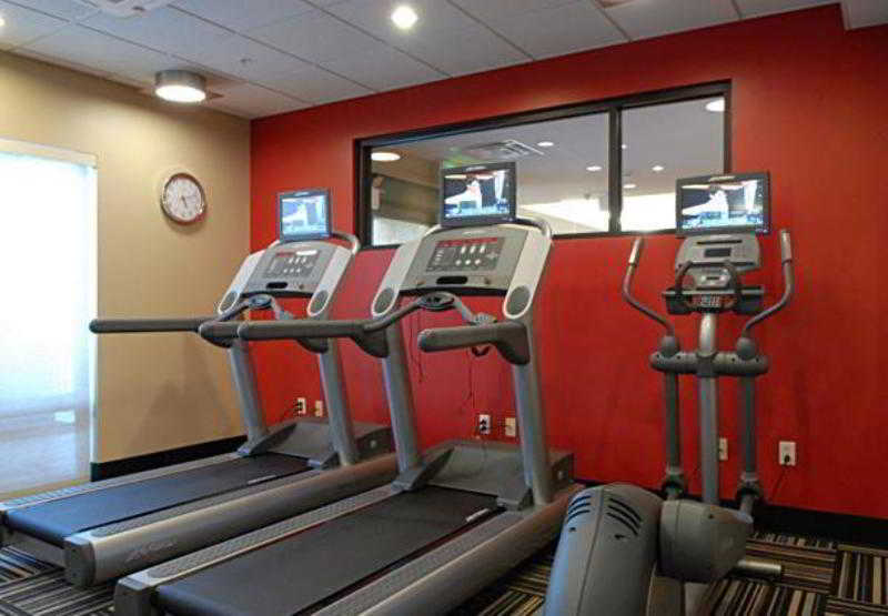 בית מלון כפרי Towneplace Suites Dayton North