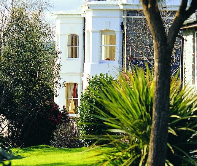 בית מלון כפרי Trenython Manor Resort