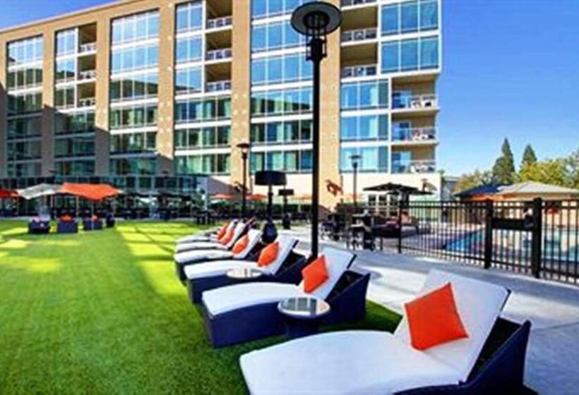 فندق University Plaza Waterfront