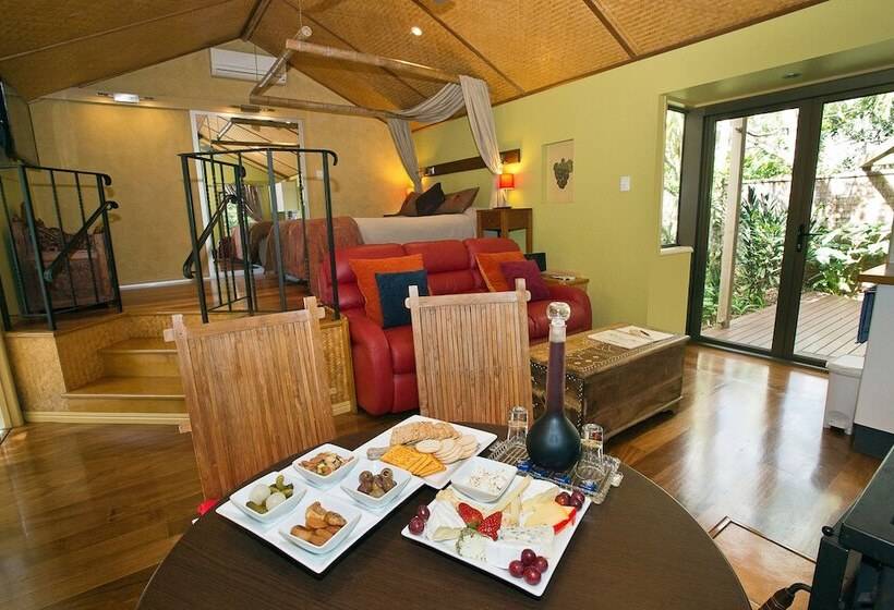 فندق Witches Falls Cottages