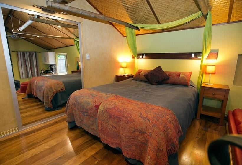 فندق Witches Falls Cottages