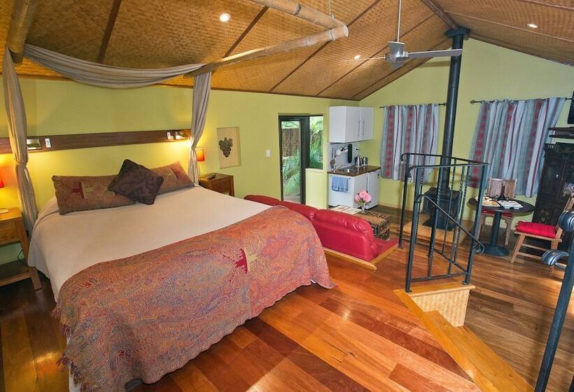 فندق Witches Falls Cottages