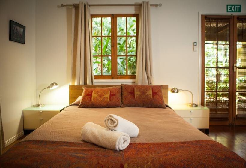 فندق Witches Falls Cottages