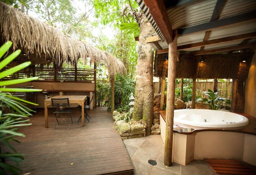 فندق Witches Falls Cottages