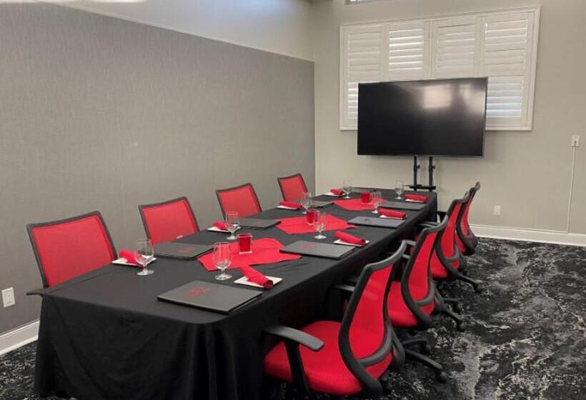 Wyvern Hotel, Ascend Hotel Collection