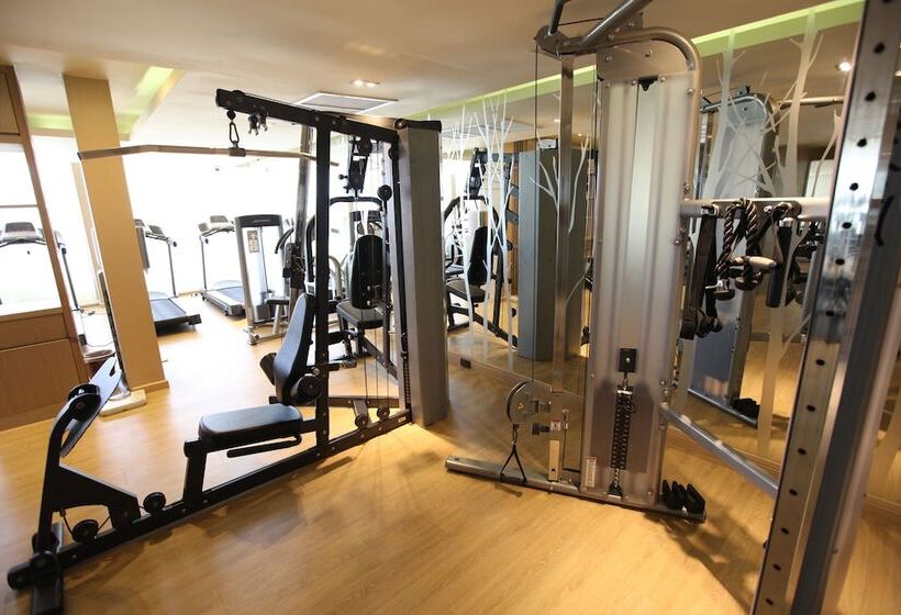 Mandarava Resort And Spa, Karon Beach