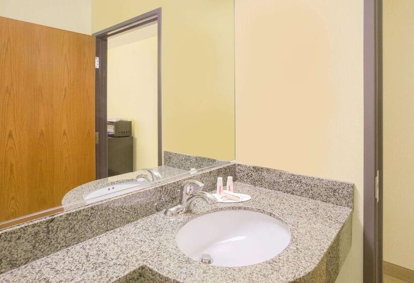 Microtel Inn & Suites By Wyndham Delphos