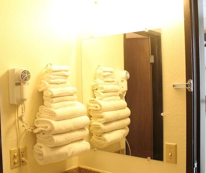 فندق على الطريق Lone Tree Inn