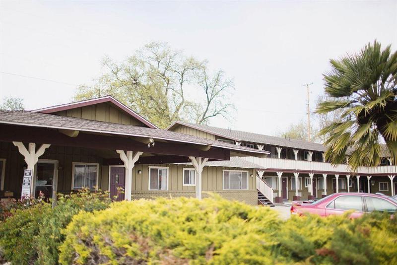 فندق على الطريق Vino Inn & Suites