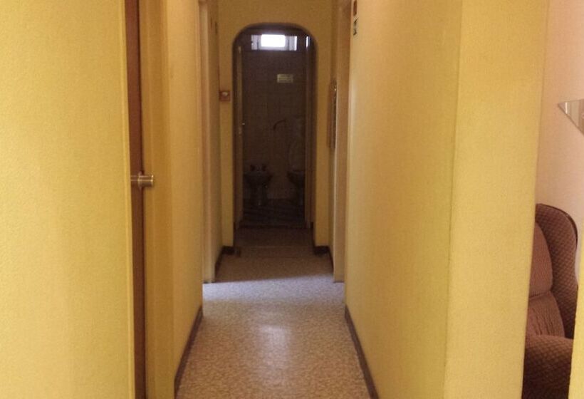 پانسیون Pensao Residencial Flor Dos Cavaleiros