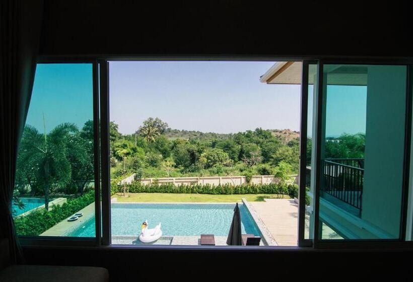 Searidge Hua Hin Resort & Poolvilla