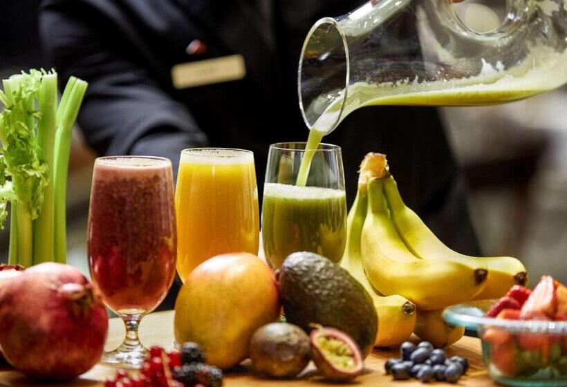 Отель Swissôtel Living Al Ghurair Dubai