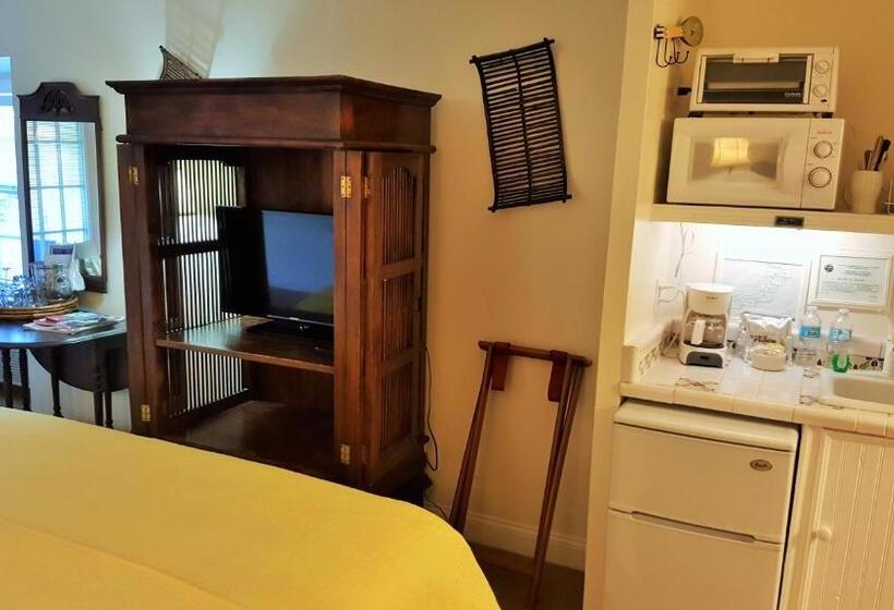 The Caribbean Court Boutique