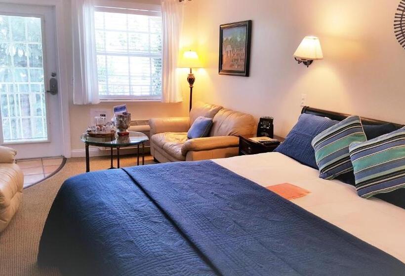 The Caribbean Court Boutique