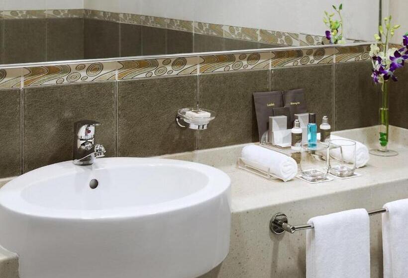 Time Oak Hotel & Suites