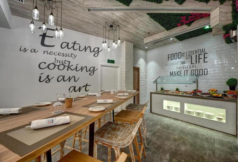 Time Oak Hotel & Suites