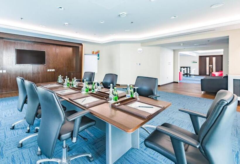 Time Oak Hotel & Suites