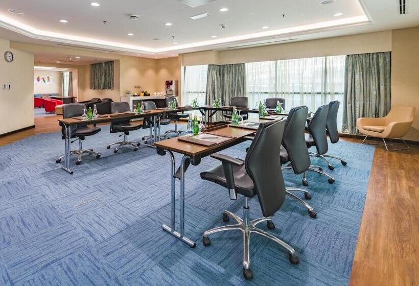 Time Oak Hotel & Suites