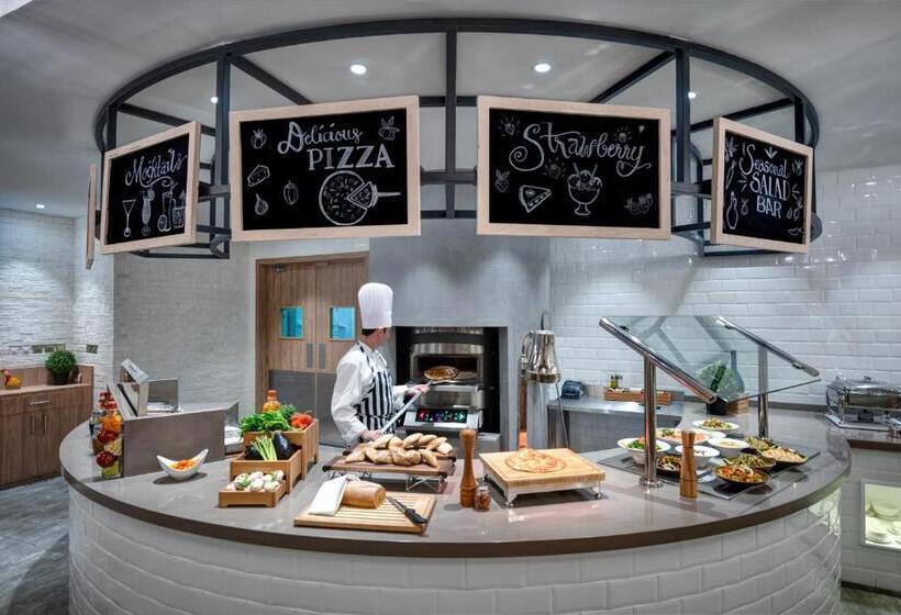 Time Oak Hotel & Suites