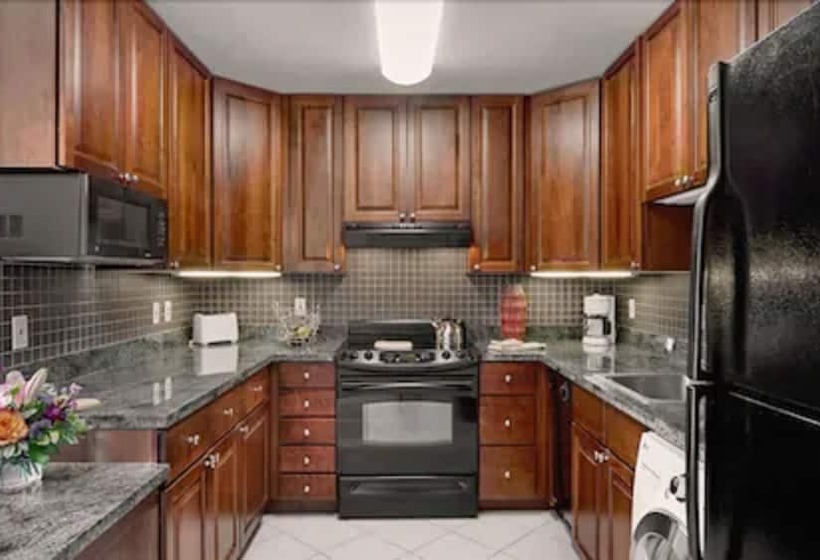 Broadway Plaza, Trademark Collection By Wyndham