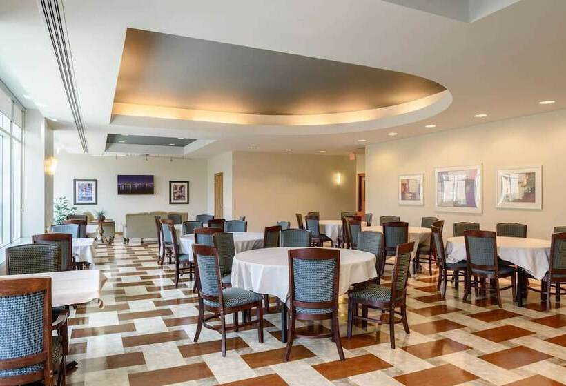 Broadway Plaza, Trademark Collection By Wyndham