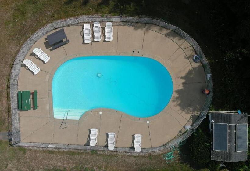 Colonial Motel