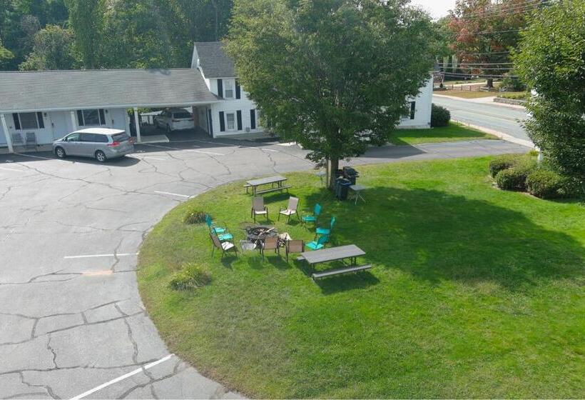 Colonial Motel
