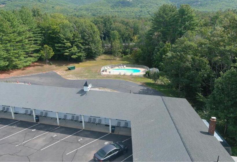 Colonial Motel
