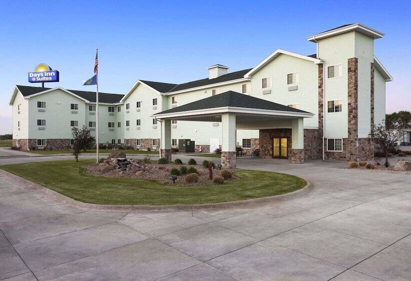 Days Inn & Suites By Wyndham Columbus Ne