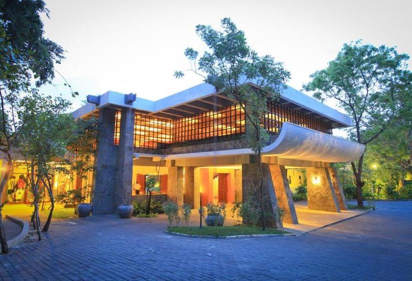 Grand Udawalawe Safari Resort