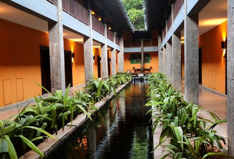 Grand Udawalawe Safari Resort