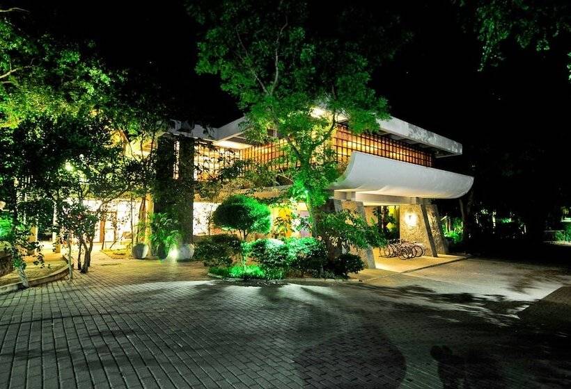 Grand Udawalawe Safari Resort