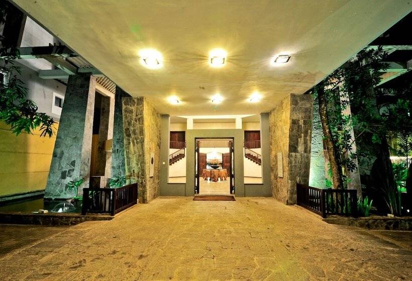 Grand Udawalawe Safari Resort