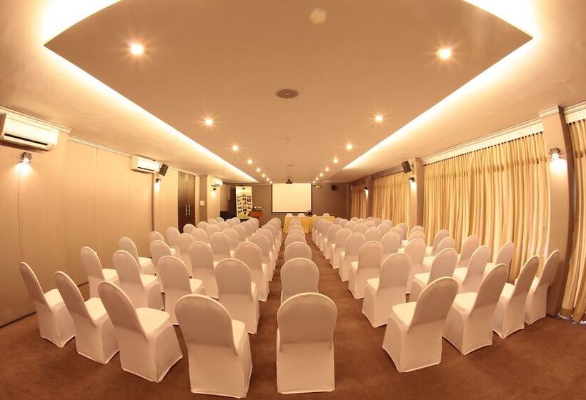 Grand Udawalawe Safari Resort