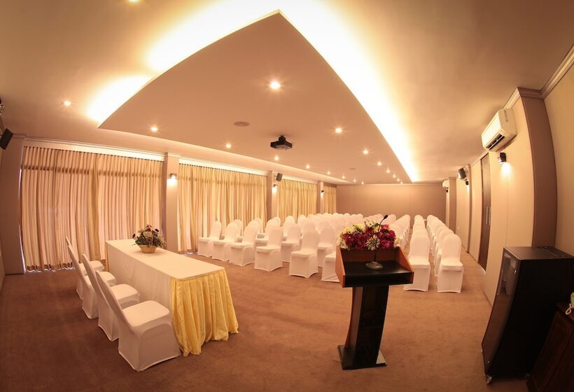 Grand Udawalawe Safari Resort