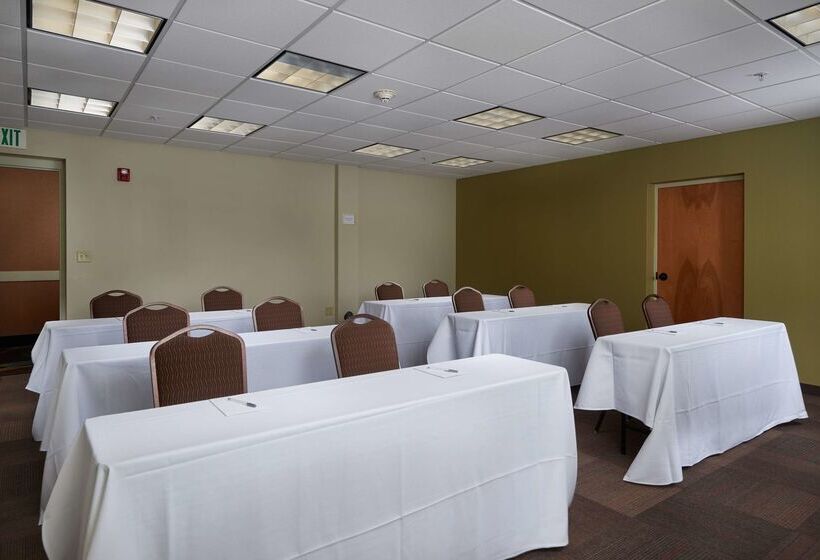 Hampton Inn & Suites Canton