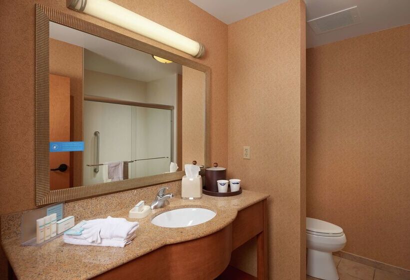 Hampton Inn & Suites Canton