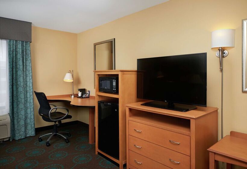 Hampton Inn & Suites Canton