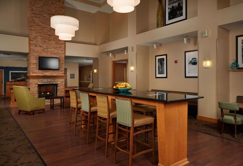 Hampton Inn & Suites Canton