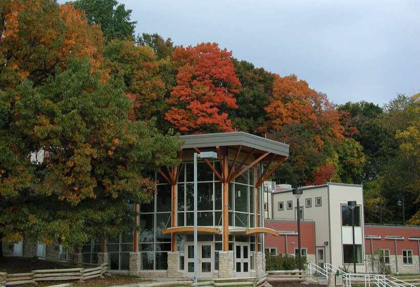 Hampton Inn & Suites Canton