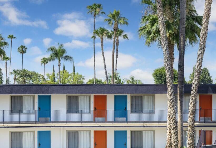 여관 The Sojourn Los Angeles   Sherman Oaks